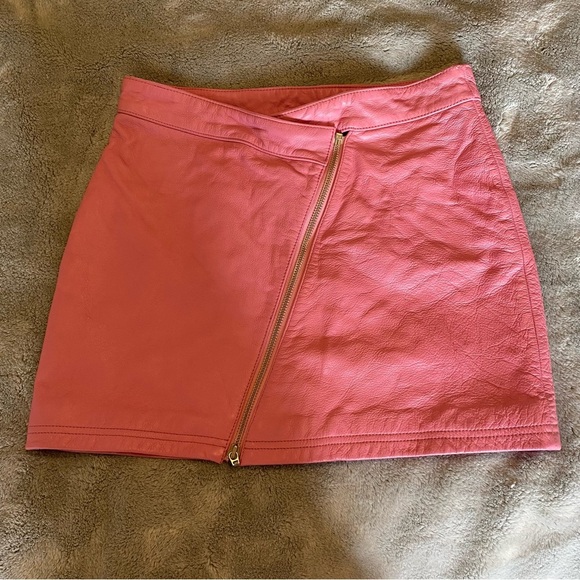 Wilsons Leather pink bubblegum skirt with diagonal zipper. Size 4 - Picture 1 of 5